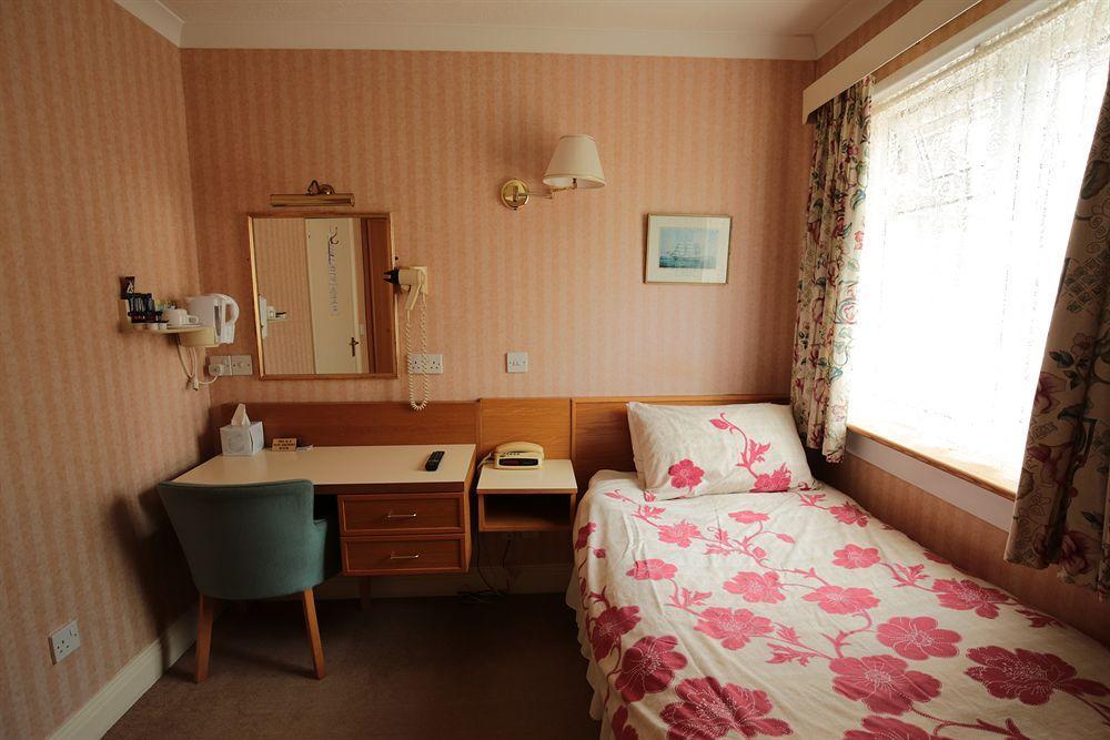 Fernbank Hotel Basingstoke Exterior photo