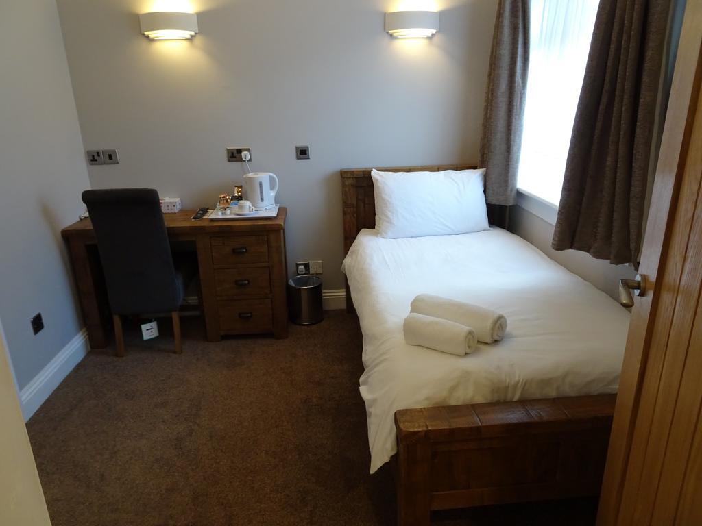 Fernbank Hotel Basingstoke Exterior photo